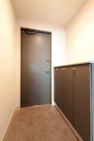 玄関　別部屋参考写真となります。