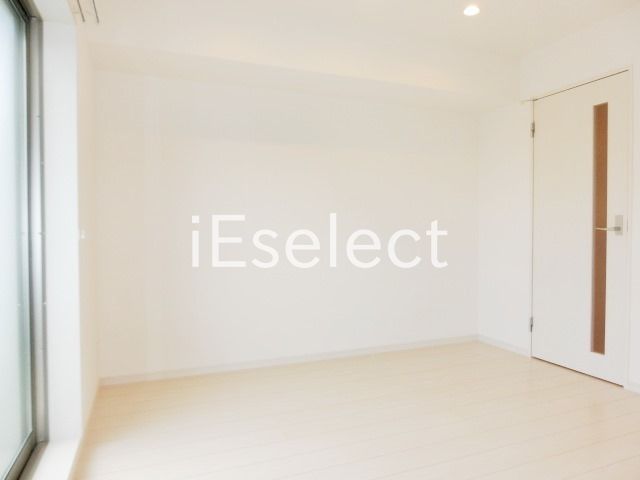 その他部屋・スペース　別角度からの洋室です。