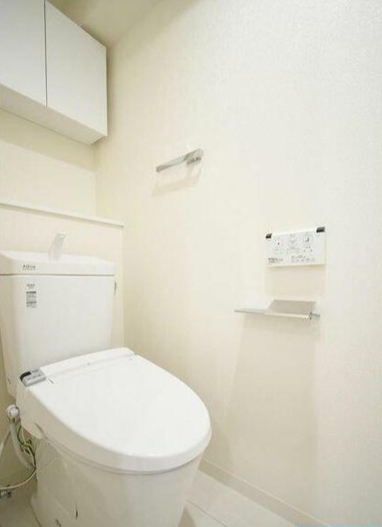 小田急線 喜多見駅 徒歩6分 4階建 築6年のトイレ写真