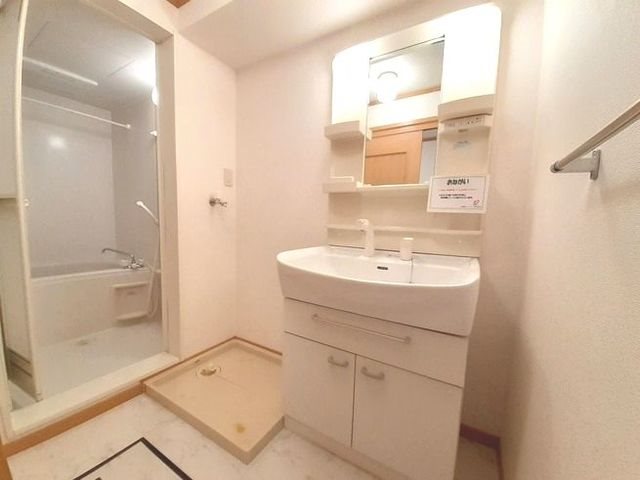 洗面設備　※別号室の写真です