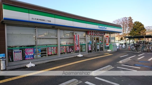 コンビニ　ファミリーマート（コンビニ）まで576m