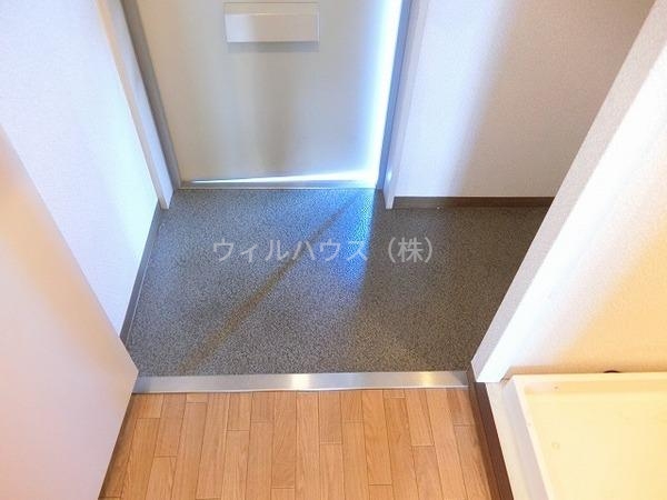 シュプレーム堺の玄関写真