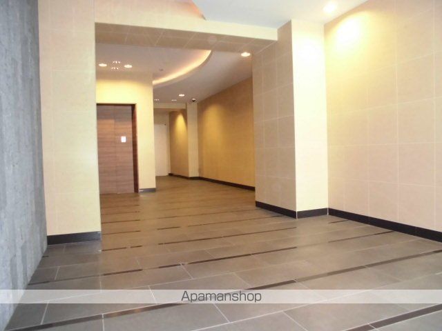地下鉄御堂筋線 本町駅 徒歩6分 15階建 築13年の外観写真
