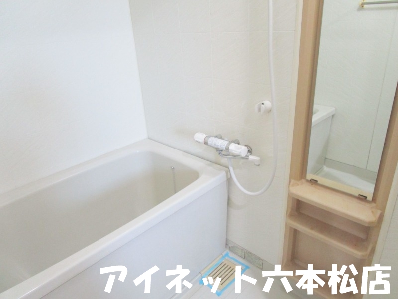 バス・シャワールーム　一日の疲れを癒してください。