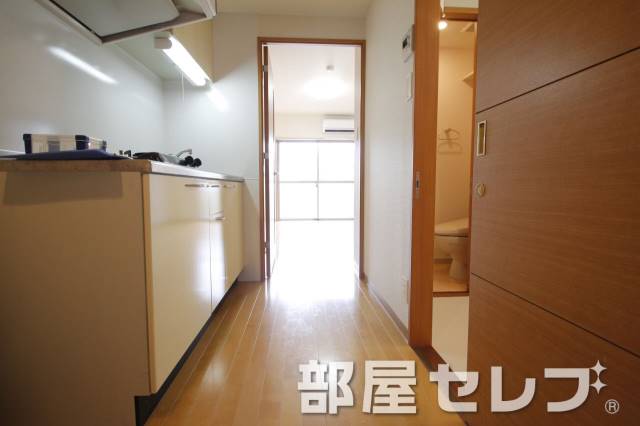 玄関　玄関口。