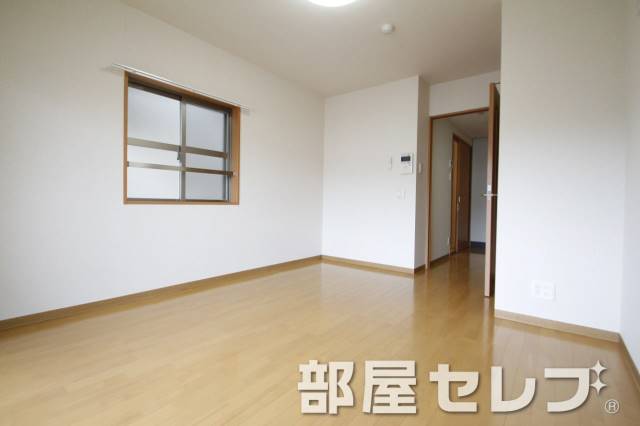 その他部屋・スペース　出窓もついています。明るいお部屋です。