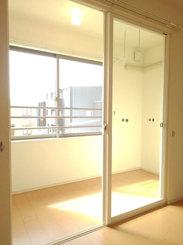 その他部屋・スペース　サンルーム。雨の日や冬でも安心して洗濯物が干せます！