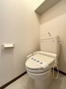 トイレ　温水洗浄暖房便座♪冬場の便座もポカポカです♪