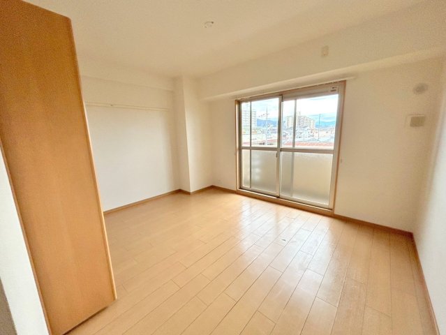 居室・リビング　どんな家具でも合わせやすいですよ。