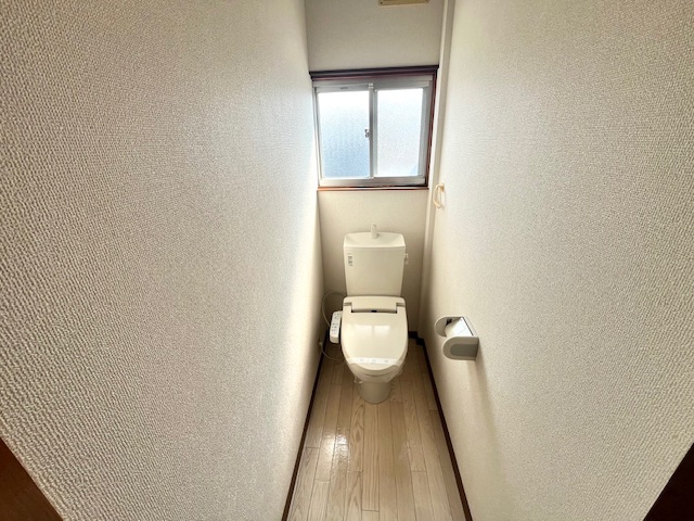 トイレ　温水洗浄便座付き！