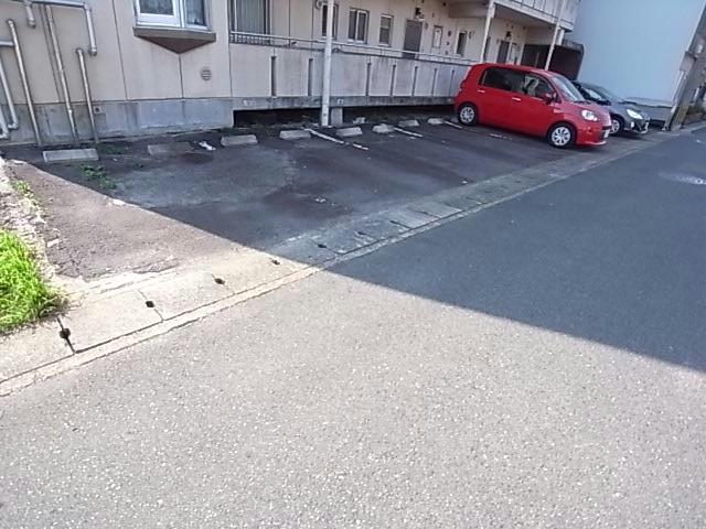 【岐阜市城前町のマンションの駐車場】