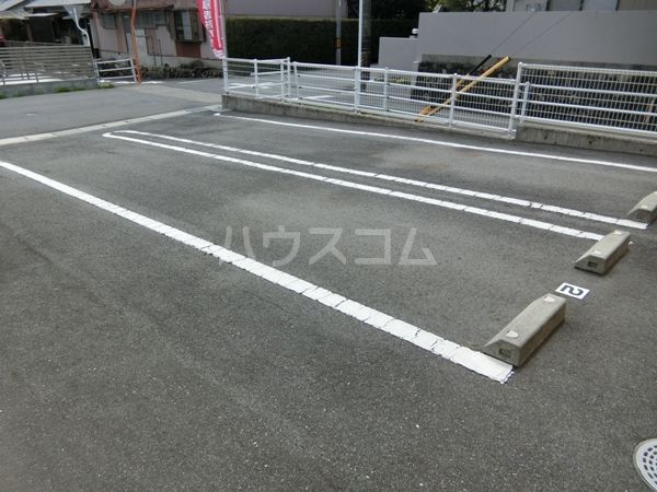 【四日市市南いかるが町のアパートの駐車場】