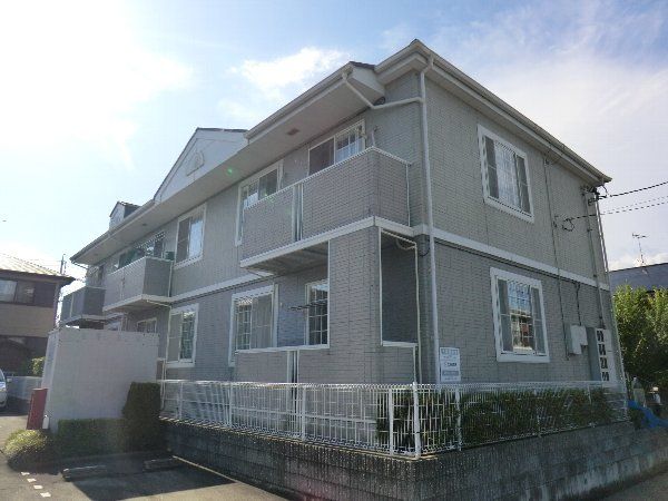 【名古屋市守山区桔梗平のアパートの建物外観】