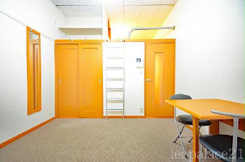 その他部屋・スペース　2Ｆのお部屋はカーペットです。