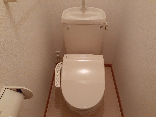【小矢部市泉町のアパートのトイレ】