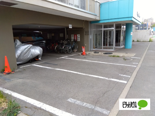 【旭川市七条通のマンションの駐車場】