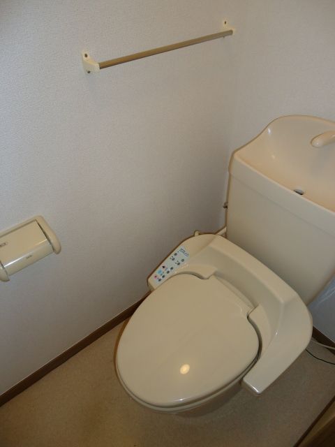 【柏崎市城塚のアパートのトイレ】