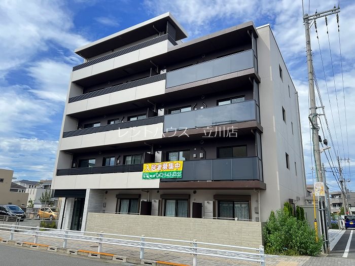 【昭島市中神町のマンションの建物外観】