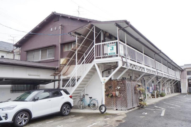 東栄荘の建物外観