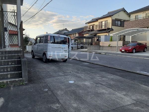 【ツインハウスＡの駐車場】