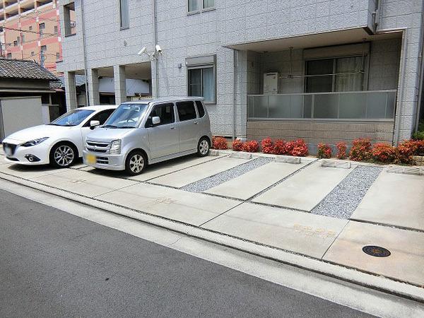 【ロングウッド綾園の駐車場】