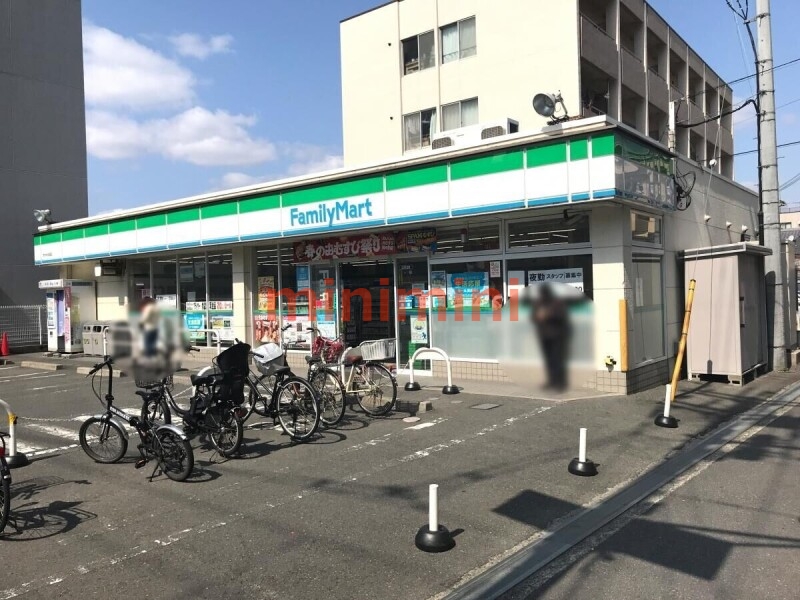 【茨木市駅前のマンションのコンビニ】