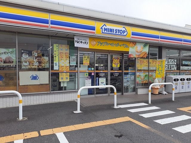 【岐阜市村里町のアパートのコンビニ】