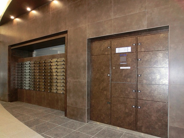 その他共有部分　レジディア新御徒町IIの宅配ＢＯＸと暗証番号付メールＢＯＸです