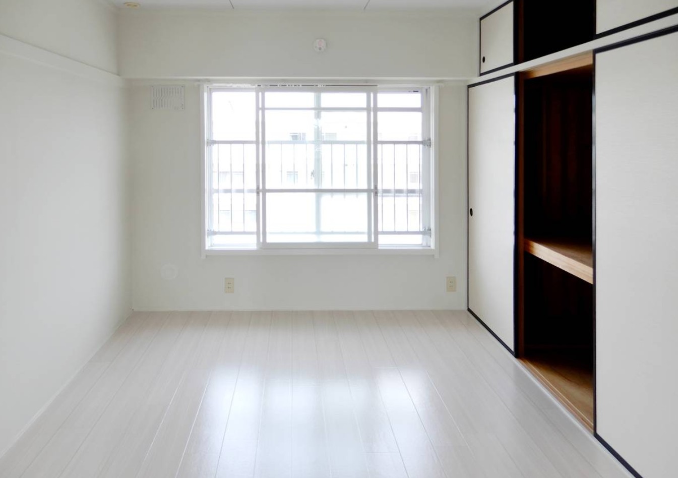 居室・リビング　同タイプ写真です