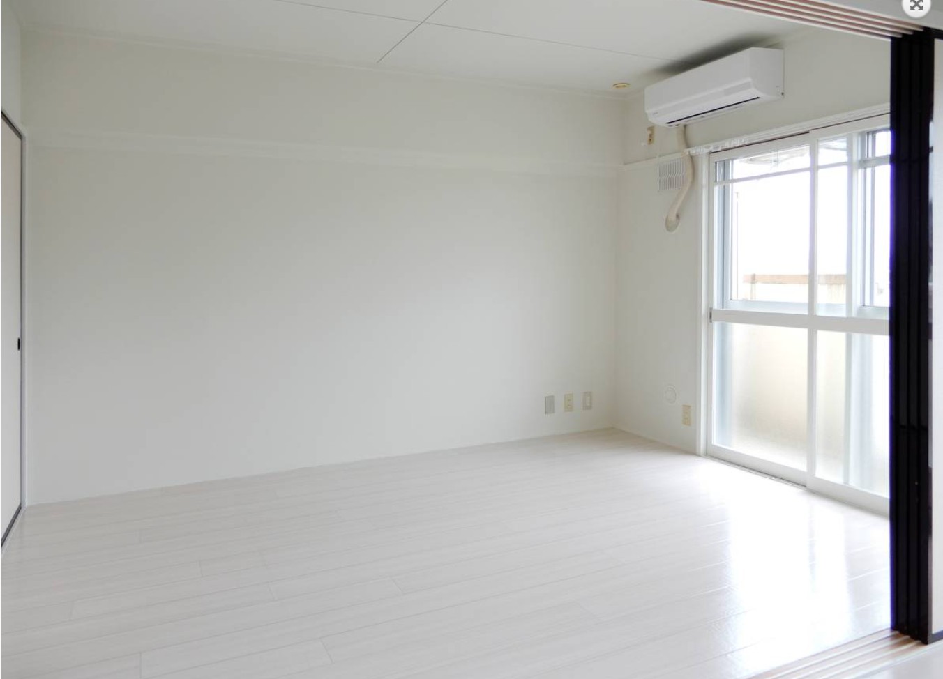 居室・リビング　同タイプ写真です