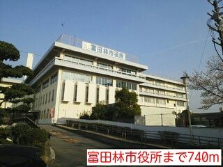 役所　富田林市役所（役所）まで740m