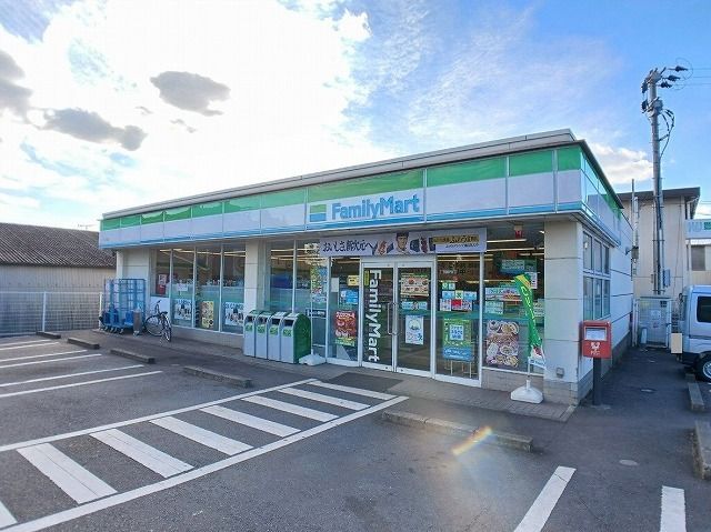コンビニ　ファミリーマート　三川店（コンビニ）まで550m