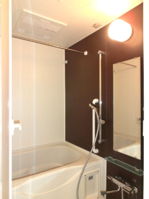 バス・シャワールーム　レジディア新御徒町II２ＬＤＫのバスルームです、追焚、浴室換気