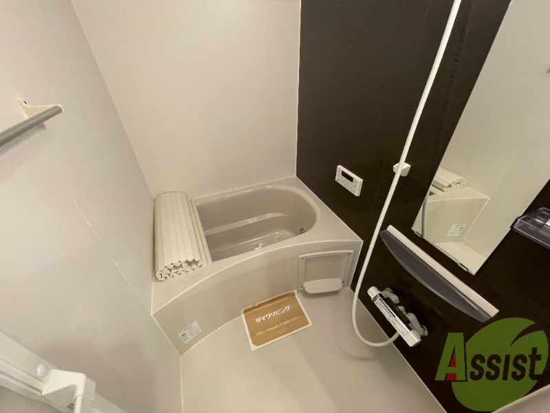 バス・シャワールーム　浴室はコチラです。一日の疲れをこちらで落としてください。