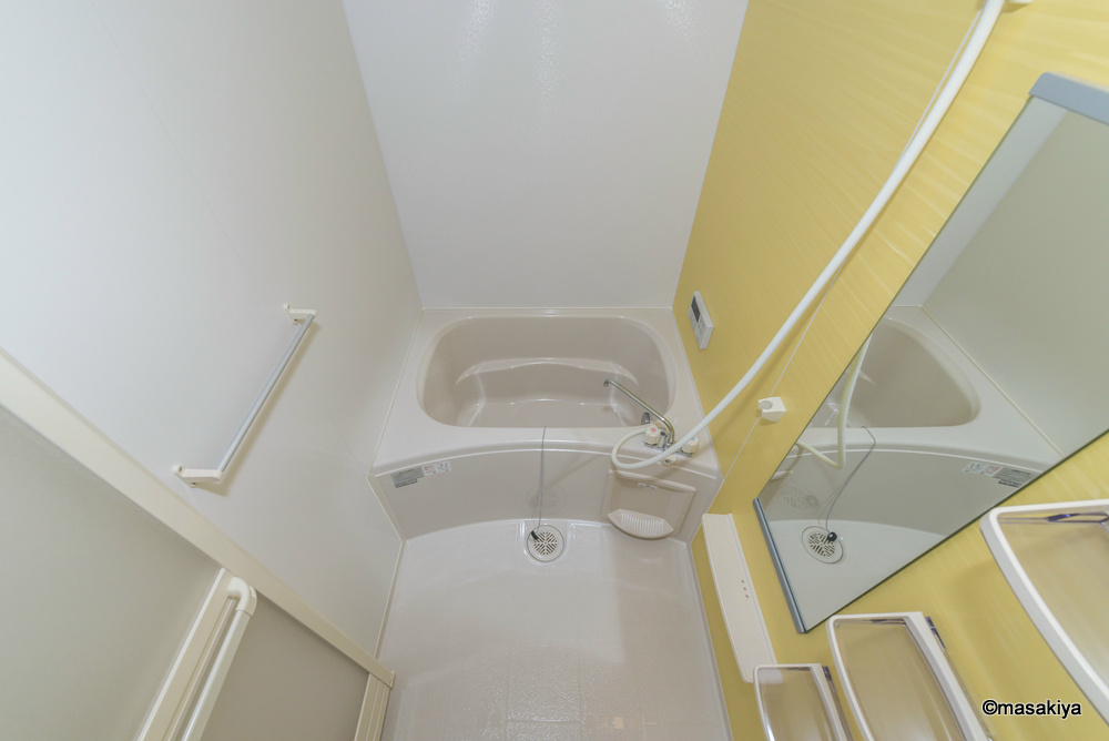 バス・シャワールーム　お風呂　追い焚き・浴室乾燥機付きです。