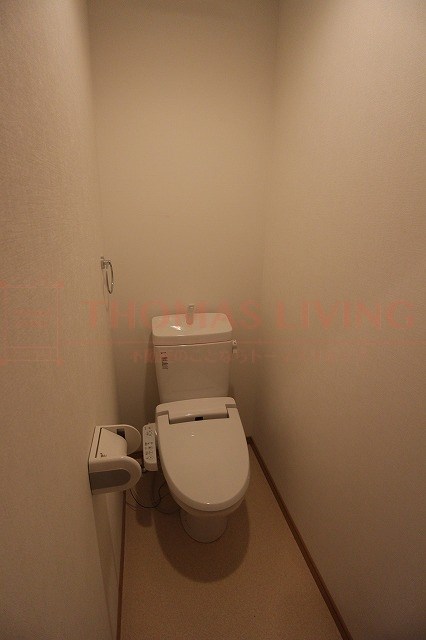 トイレ　温水洗浄便座も付いてます