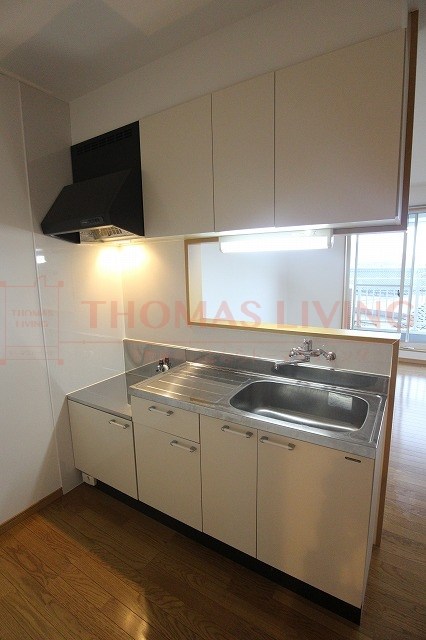 キッチン　上部に収納もあるカウンターキッチンです。