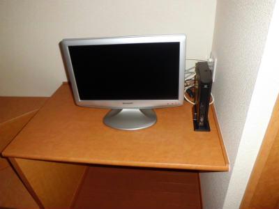 その他　テレビ横のレオネットを使えば、月1600円でネット使い放題。