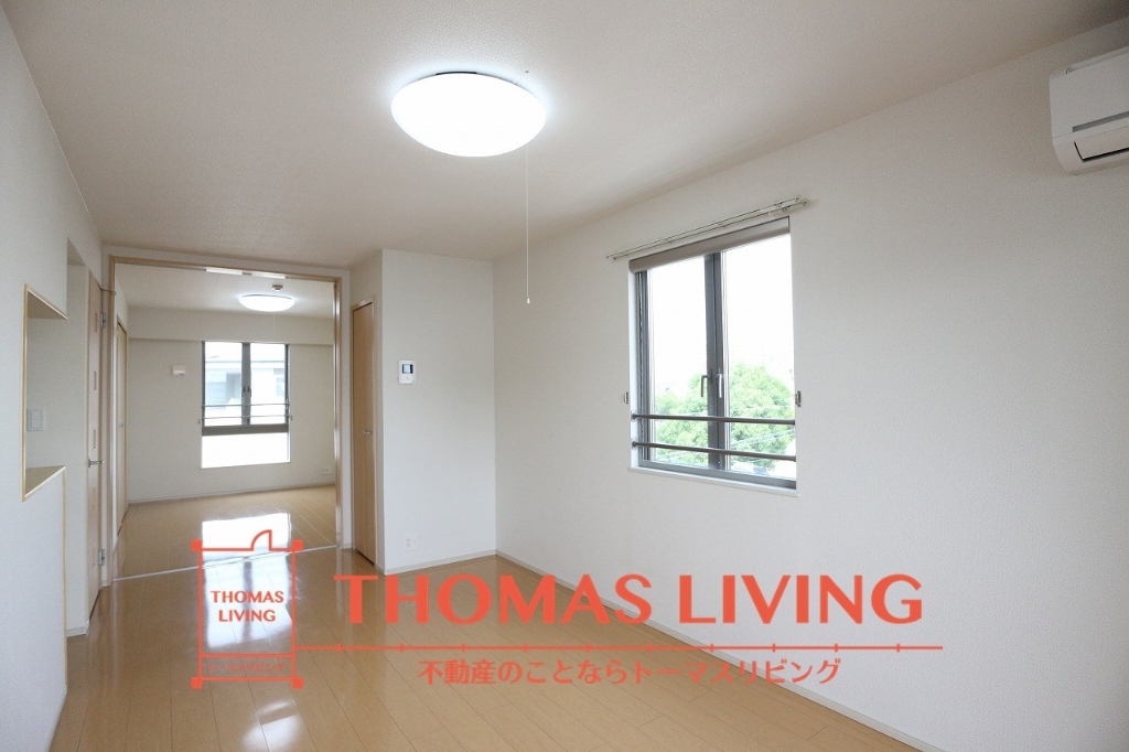 居室・リビング　中部屋の為、側面の窓はなくなります。