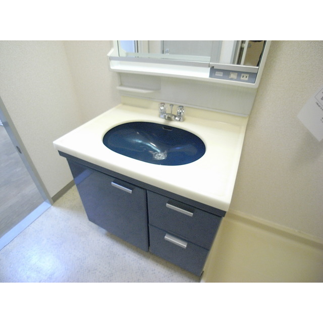 洗面設備　スタイリッシュな洗面台