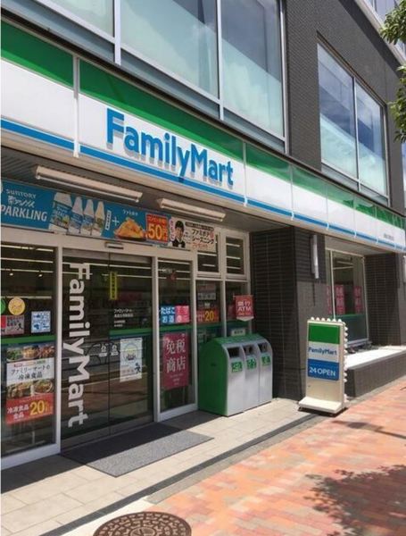 コンビニ　ファミリーマート清澄白河駅前店（コンビニ）まで108m