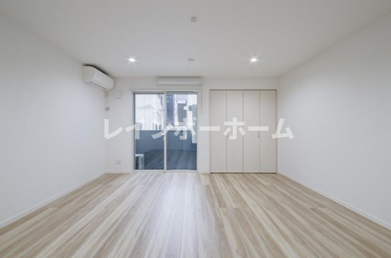 居室・リビング　こちらのリビングで趣味の時間をお楽しみください