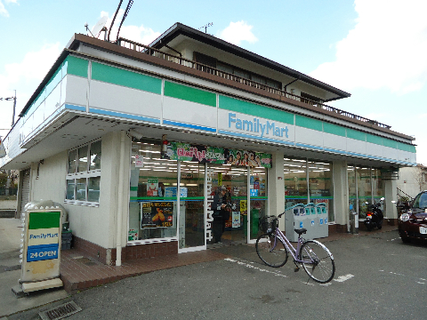 コンビニ　ファミリーマート ナラ本高田店（コンビニ）まで237m