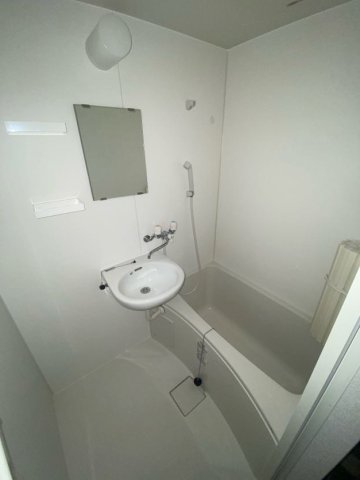 バス・シャワールーム　コンパクトで使いやすいお風呂です