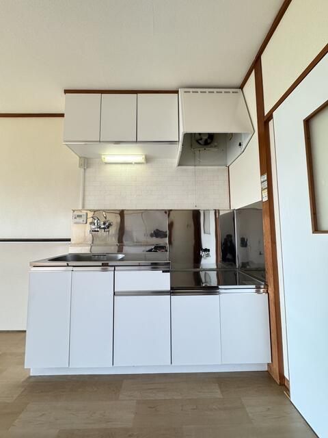 キッチン　写真は別の部屋のものです。