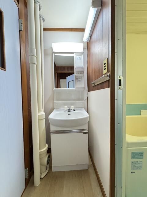 洗面設備　写真は別の部屋のものです。
