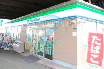 コンビニ　ファミリーマート浦安駅東口店（コンビニ）まで210m