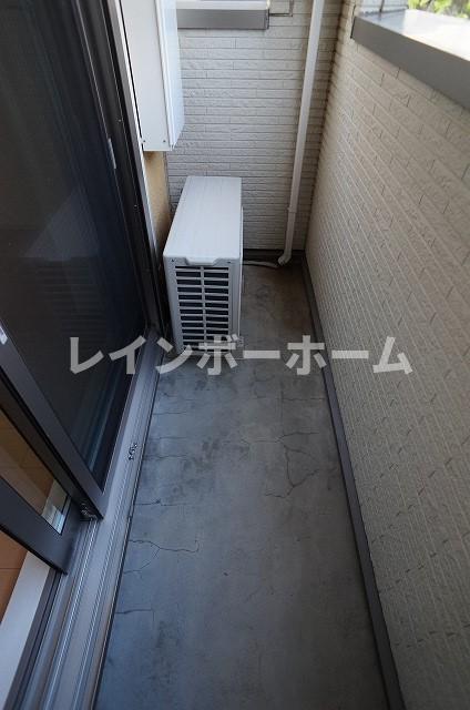 バルコニー　暖かな日差しのふりそそぐバルコニー