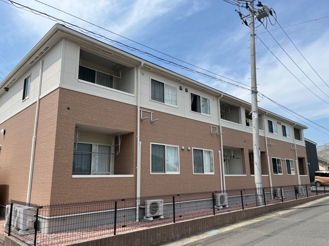 建物外観　コンビニ近く、エアコン2台完備物件