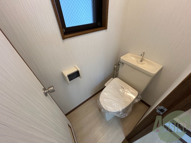 トイレ　トイレは嬉しい温水洗浄便座付となっております。
